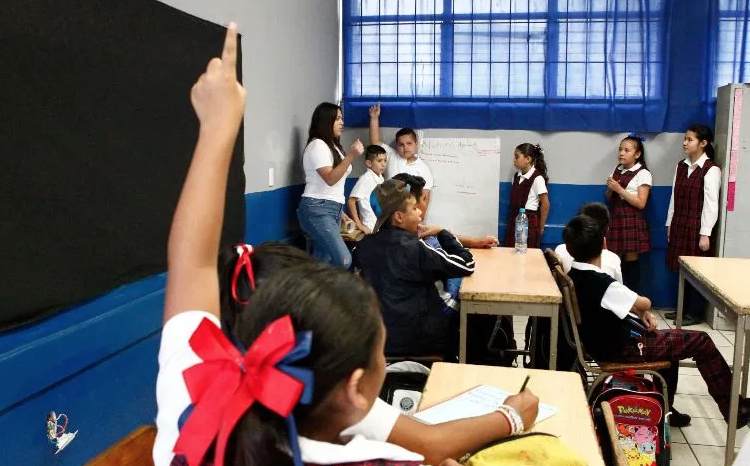 Más de 1.6 millones de estudiantes regresan a clases en Jalisco