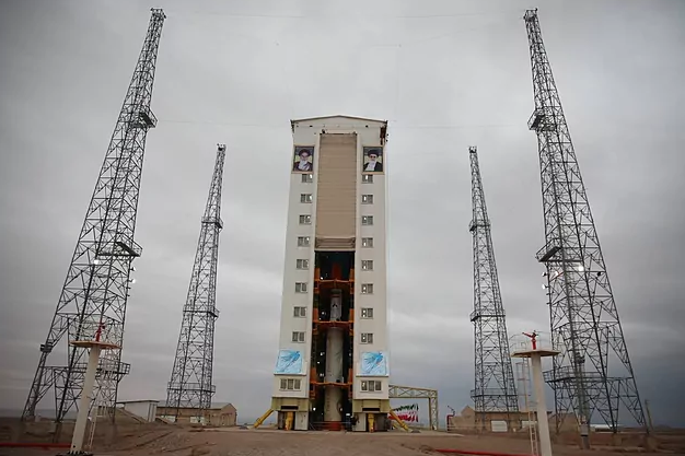 Irán lanza tres satélites al espacio | Foto AFP