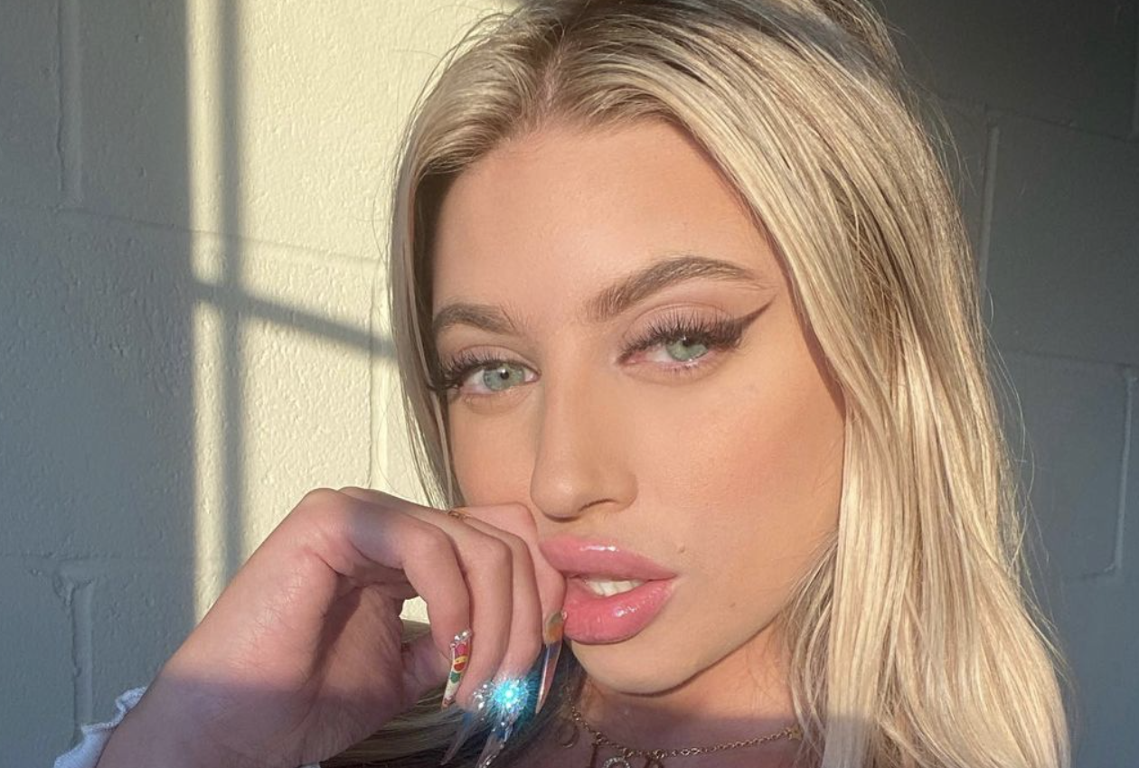 Ava Louise Mira las fotos más sexys de la mujer que cerró el portal de