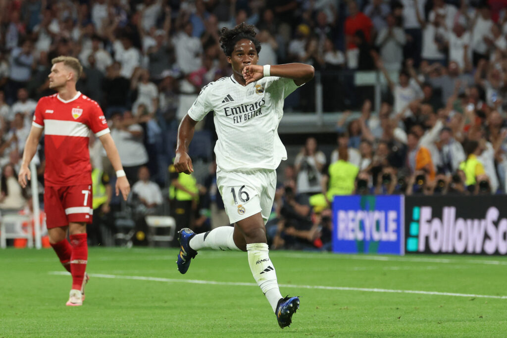 Endrick celebra después de anotar un gol en su equipo. AFP