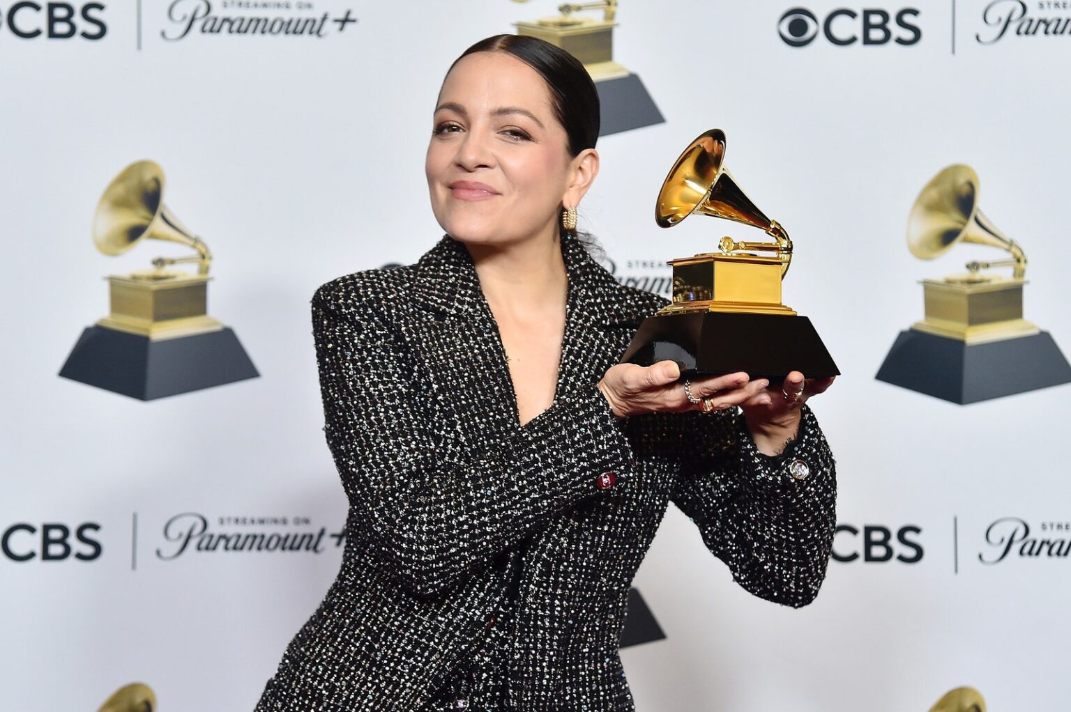 Latin Grammy 2024 Natalia Lafourcade Se Convierte En La Primera Latina latin-grammy-2024-natalia-lafourcade-se-convierte-en-la-primera-latina